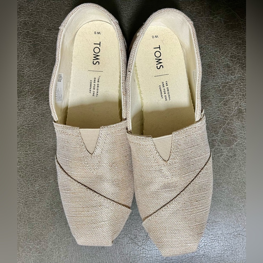 TOMS rose gold metallic Alpargatas, women’s size 8